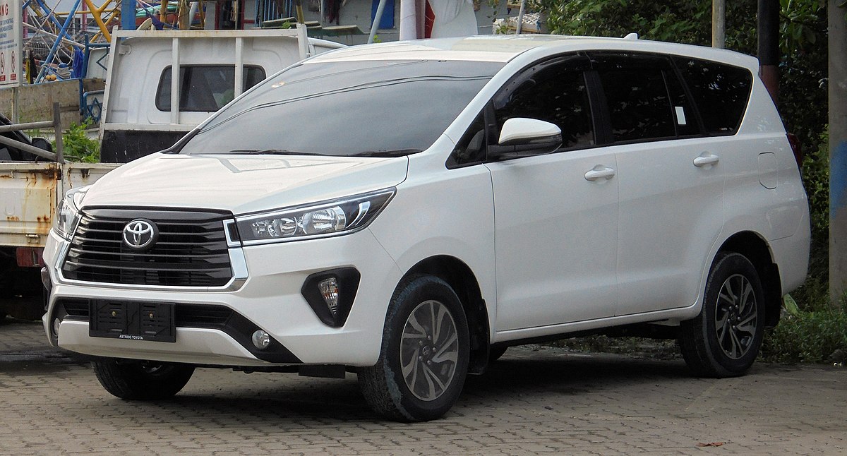 Toyota Innova on rent in Mumbai